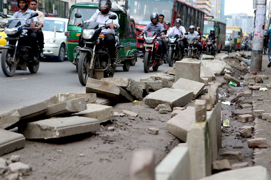 Indiscriminate cutting of city roads