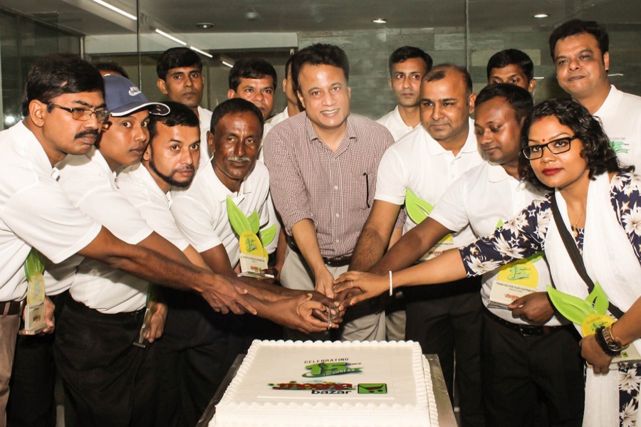 Meenabazar celebrates 15th anniversary