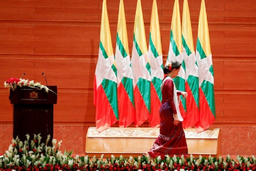 Myanmar State Counsellor Aung San Suu Kyi walks off the stage after delivering a speech to the nation over Rakhine and Rohingya situation, in Naypyitaw, Myanmar September 19, 2017. Reuters