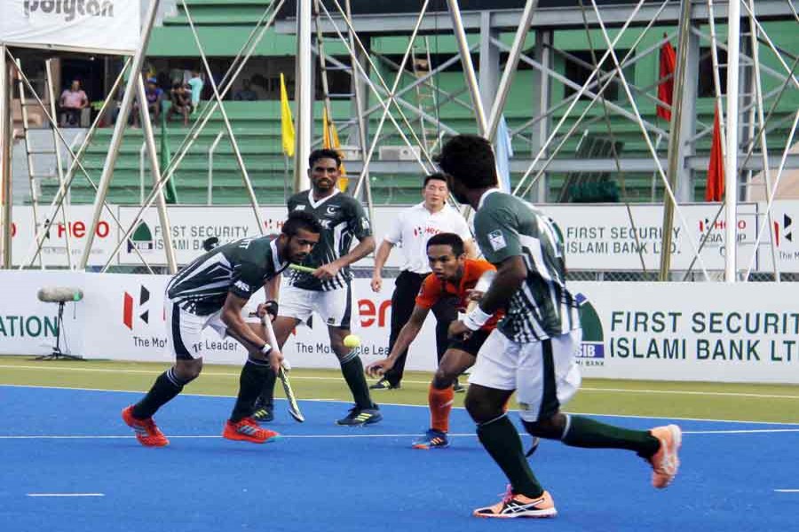 Malaysian and Pakistani hockey players in action during their match in Hero 10th Men's Asia Cup at Maulana Bhashani Stadium in the city on Wednesday.	— Focus Bangla