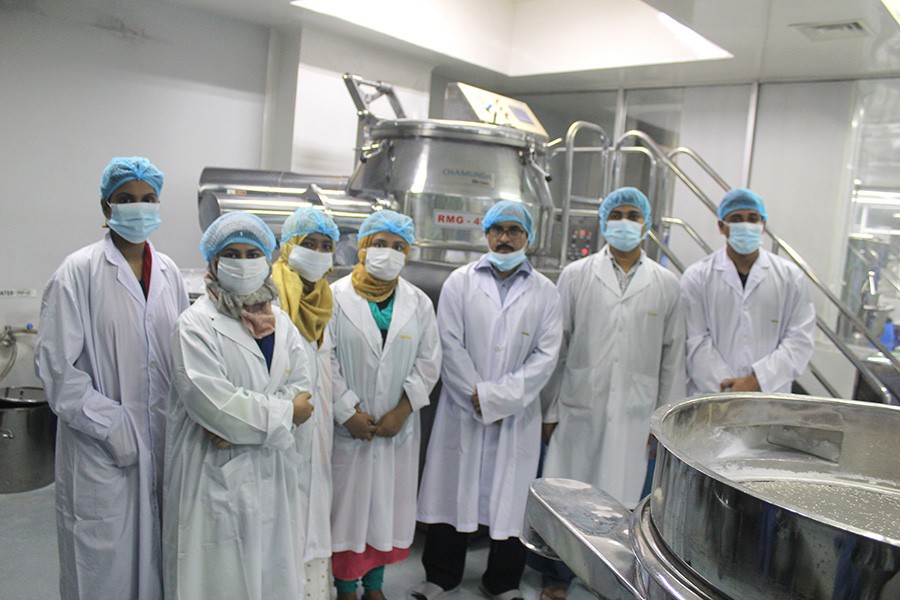 WUB students visit Delta Pharma industry