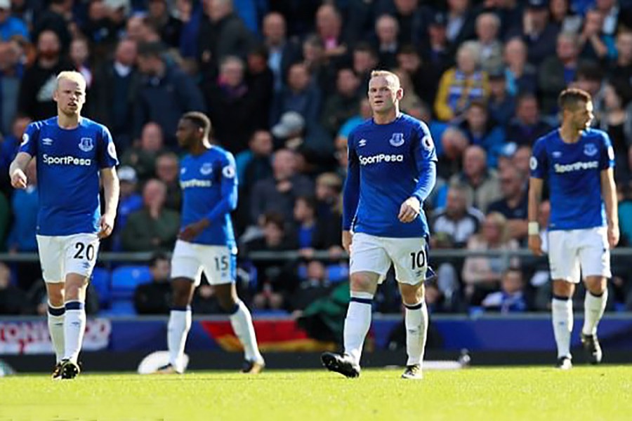 Wayne Rooney and his dejected Everton team-mates after their loss to Tottenham. - Reuters file photo