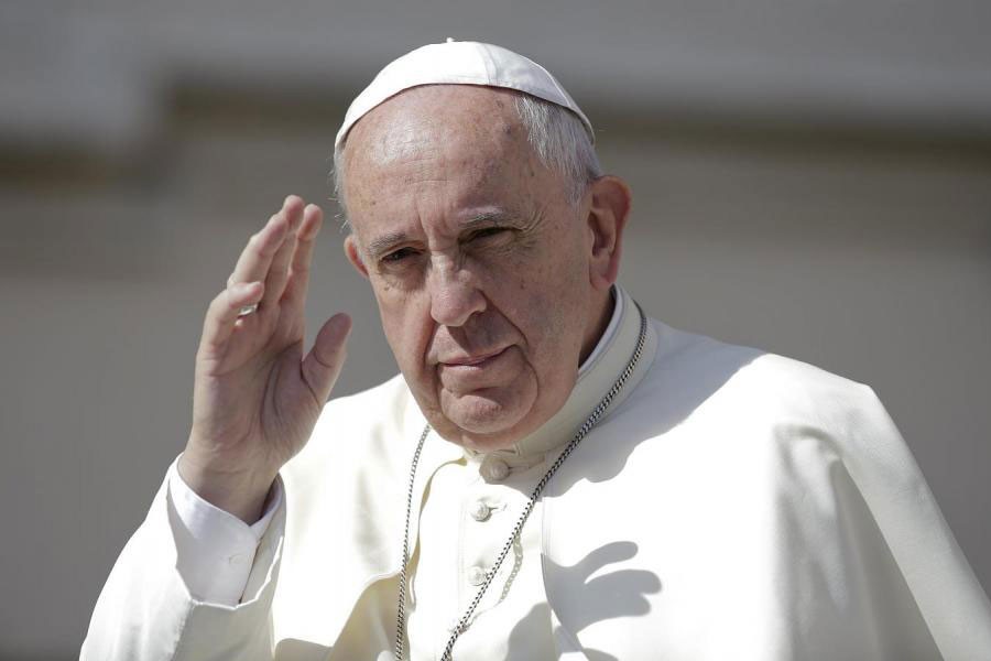 Pope Francis waves as he arrives to lead his Wednesday general audience in Saint Peter's square at the Vatican June 17, 2015. (REUTERS)