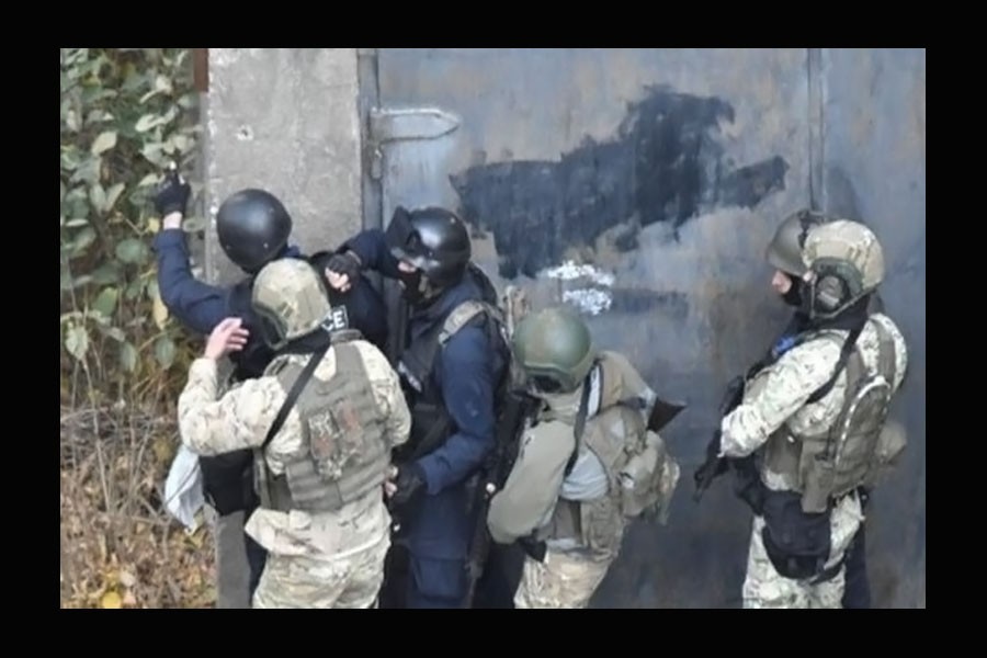 Security forces laid siege to the apartSecurity forces laid siege to the apartment for some 20 hours (Reuters photo)ment for some 20 hours