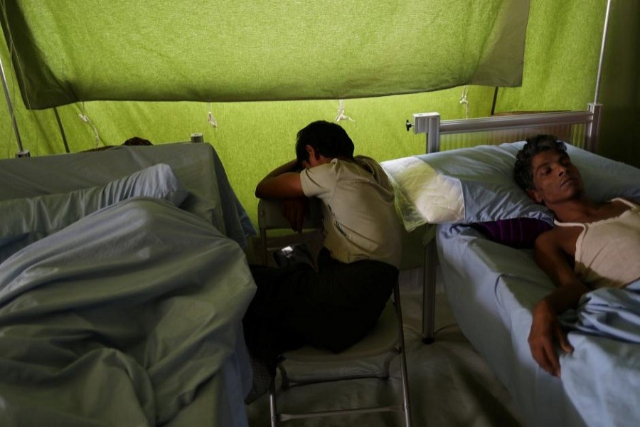 Rohingya refugees recover in the Norwegian-Finnish Red Cross field hospital at Kutupalong refugee camp near Cox's Bazar, Bangladesh, November 22, 2017. Reuters