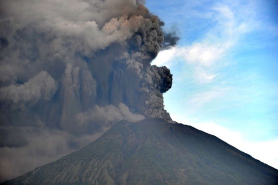 Large plumes of ash are spewing from Mount Agung, photo collected.