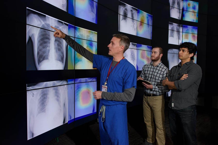 Algorithm to evaluate X-rays and analyse diseases