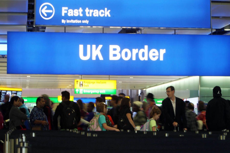 Net migration to UK plunges after Brexit vote