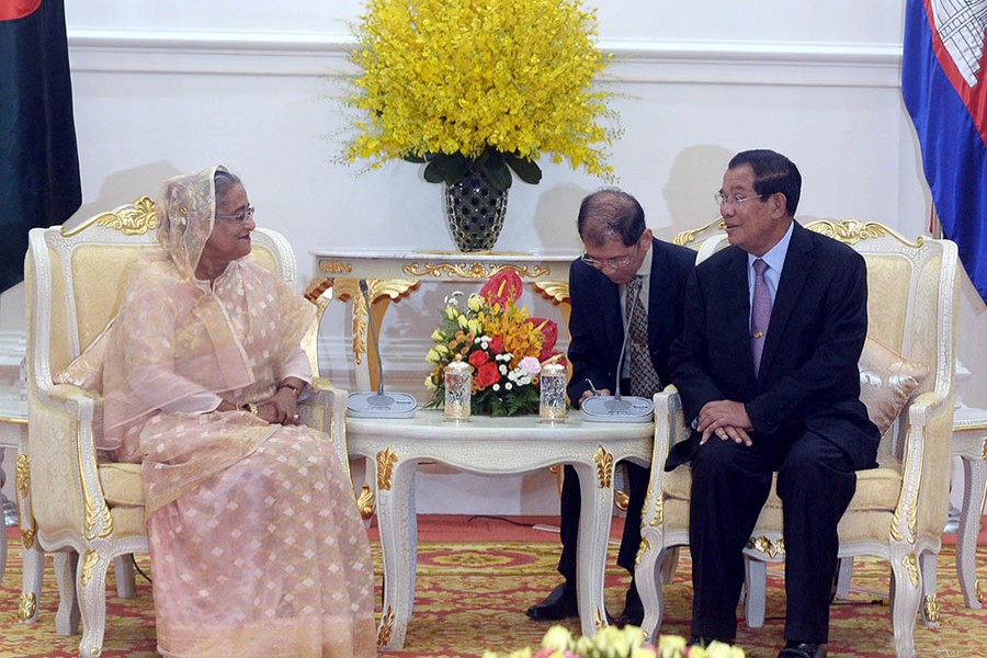 Prime Minister Sheikh Hasina meets her Cambodian counterpart Hun Sen (R) at the Peace Palace in Phnom Penh, Cambodia on Monday. - Focus Bangla photo