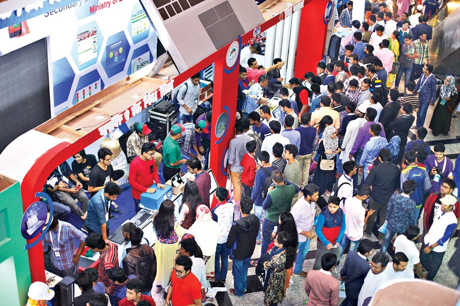 Digital World 2017 at BICC in the capital is abuzz with enthusiastic visitors on Friday, a weekly holiday. The four-day expo ends today (Saturday). 	—  FE Photo