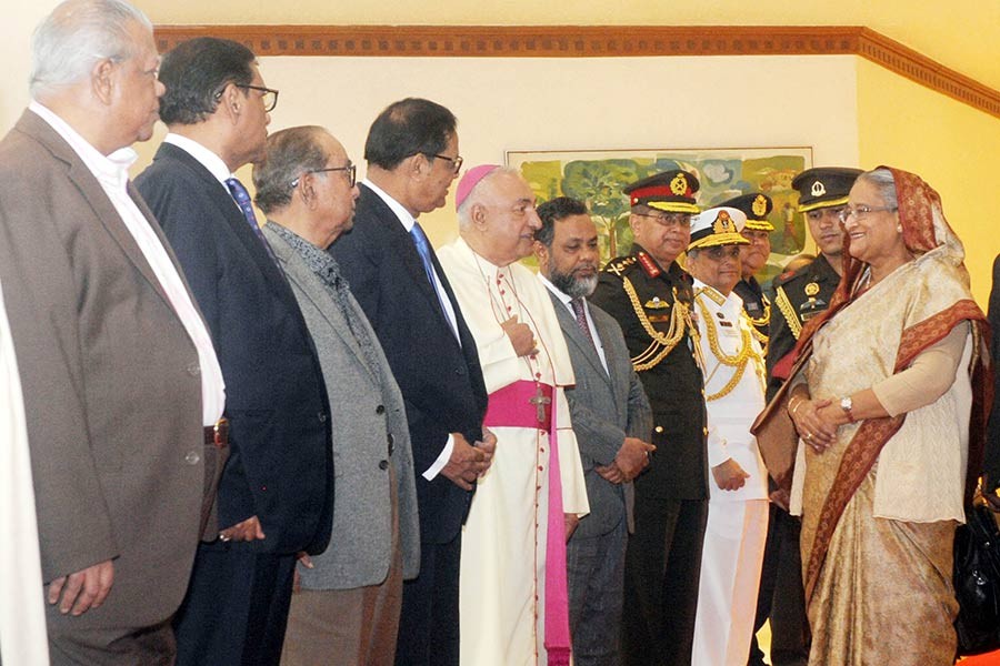 Ministers, lawmakers, diplomats and high civil and military officials see Prime Minister Sheikh Hasina off at Hazrat Shahjalal International Airport on Monday. -Focus Bangla Photo