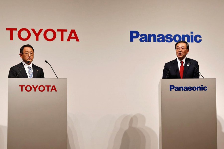 Toyota Motor Corp President Akio Toyoda (L) and Panasonic Corp President Kazuhiro Tsuga attend a joint news conference in Tokyo, Japan on Wednesday. - Reuters photo