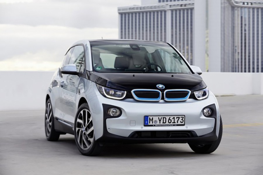 The BMW i3 (2016) seen in this collected photo.