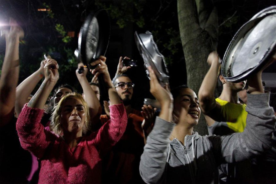 Demonstrators shout slogans at the Olivos Presidential Residence as lawmakers debate a pension reform measure at the Argentine Congress, in Buenos Aires, Argentina December 19, 2017. (Reuters Photo)