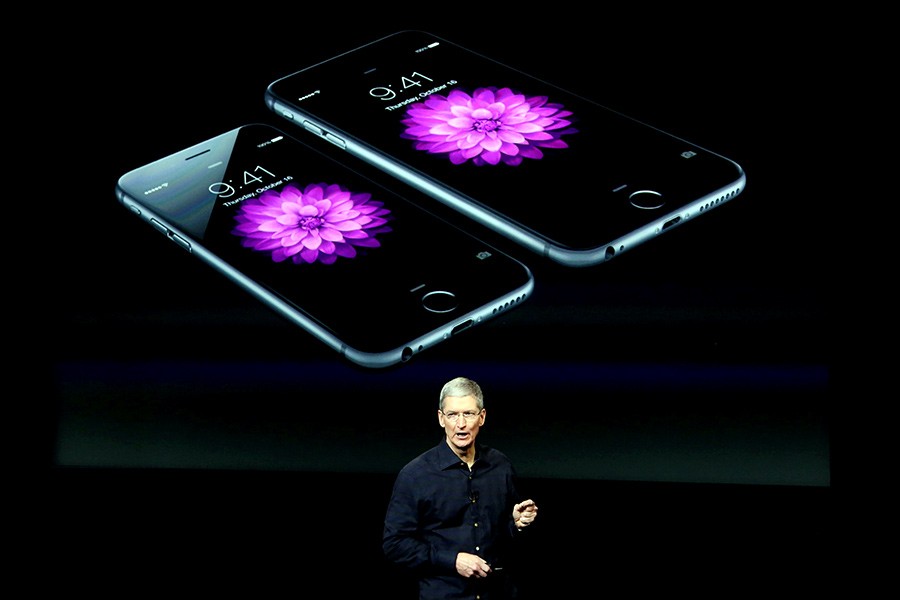 Apple apologises over slowed iPhones