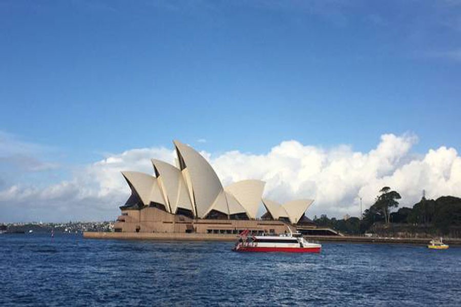 Six die as seaplane crashes into Sydney river