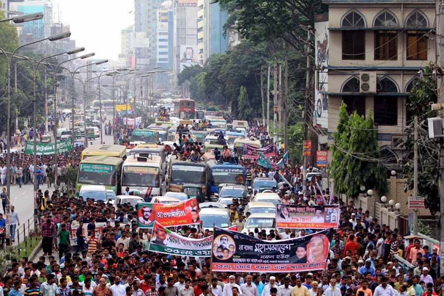 Govt mulls banning rally in Dhaka on working days