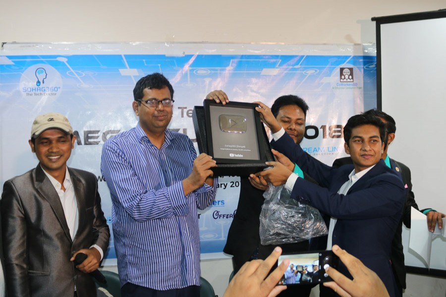 E-Commerce Association of Bangladesh president Rajib Ahmed (second from left) and Sohag Mia, owner of YouTube channel Sohag360, (first from right) holds atop the Silver Play Button at an event in Dhaka city. Photo: Sohag360