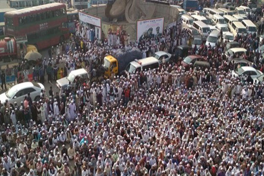 Tabligh-Jamaat protests choke traffic on airport road