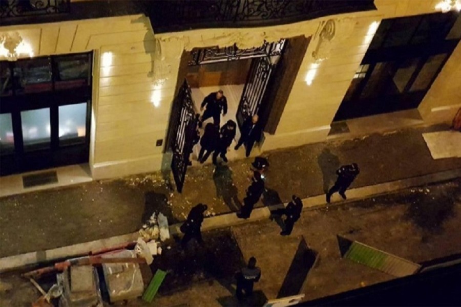 A general view of the scene after axe-wielding robbers stole jewellery on Wednesday from a store in the famed Ritz Paris hotel in Paris, January 10, 2018. Reuters