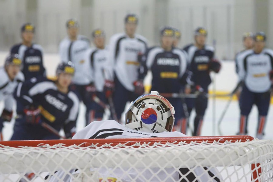 Koreas to form unified hockey team for Winter Olympics