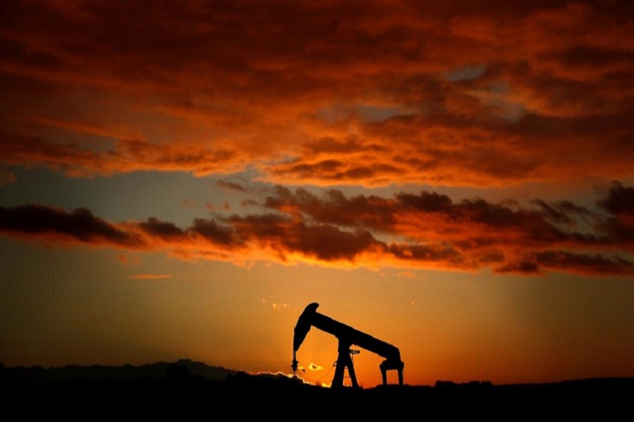 An oil pump jack is seen at sunset in a field outside Scheibenhard, near Strasbourg, France, October 6, 2017. Reuters/File Photo