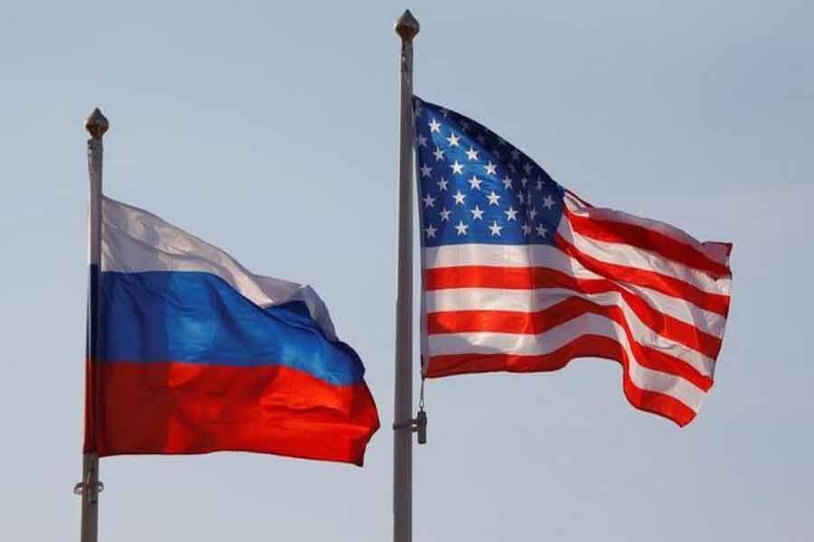 National flags of Russia and the US fly at Vnukovo International Airport in Moscow, Russia April 11, 2017. Photo:Reuters