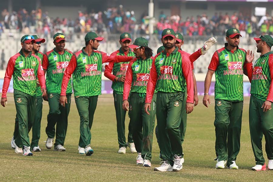 Bangladesh set target of 321 for Sri Lanka