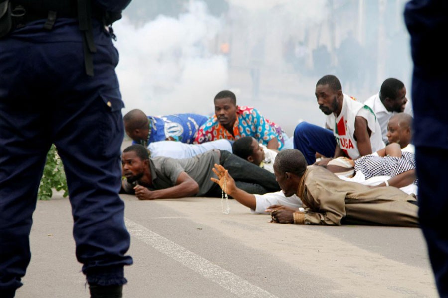 Riot policemen fire teargas canisters to disperse demonstrators during a protest organised by Catholic activists in Kinshasa, Democratic Republic of Congo January 21, 2018. (REUTERS)