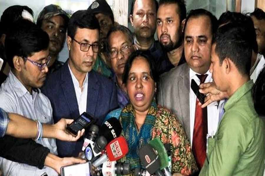 Hawkers must leave footpaths: Ivy