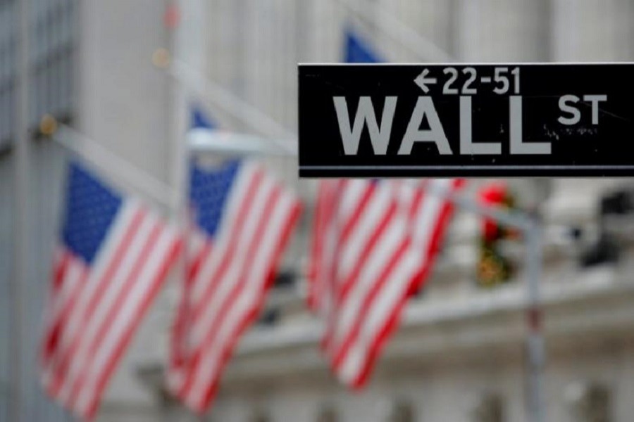 A street sign for Wall Street is seen outside the New York Stock Exchange (NYSE) in New York City, US, December 28, 2016. Reuters/File Photo