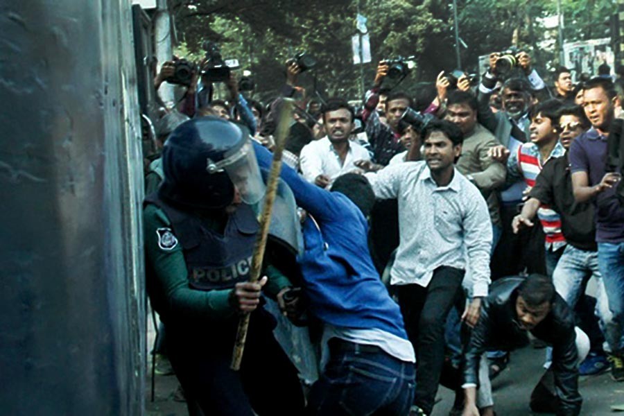 BNP men snatch away fellows vandalising prison van