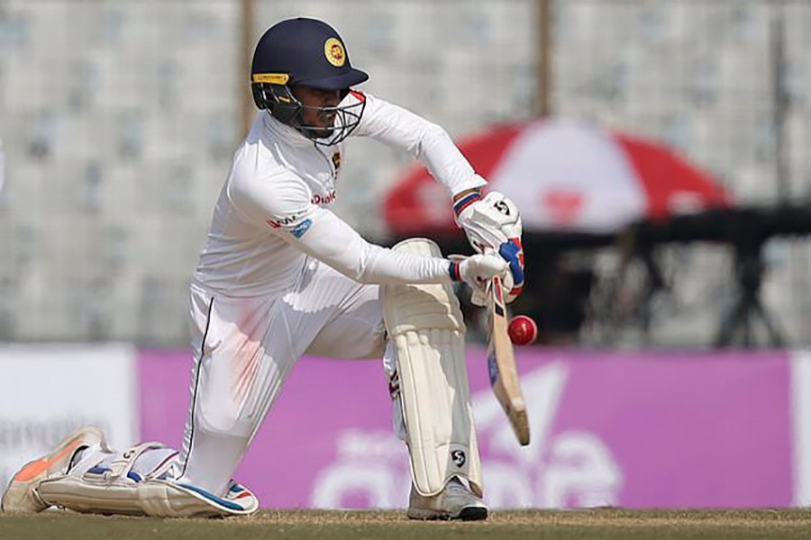 Tigers bowl Lankans out for 222