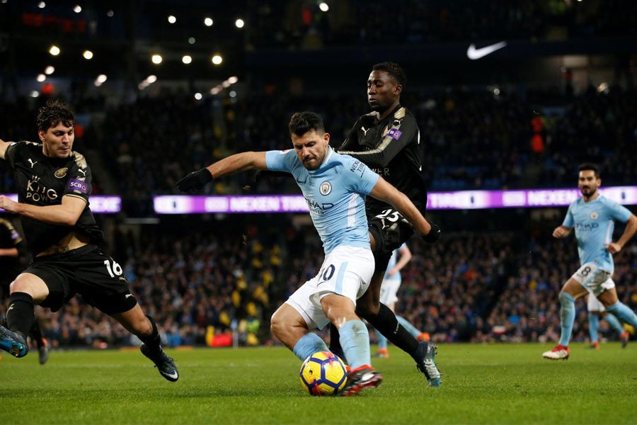 Manchester City vs Leicester City - Etihad Stadium, Manchester, Britain - February 10, 2018.  Manchester City's Sergio Aguero in action with Leicester City's Wilfred Ndidi and Aleksandar Dragovic. (REUTERS)