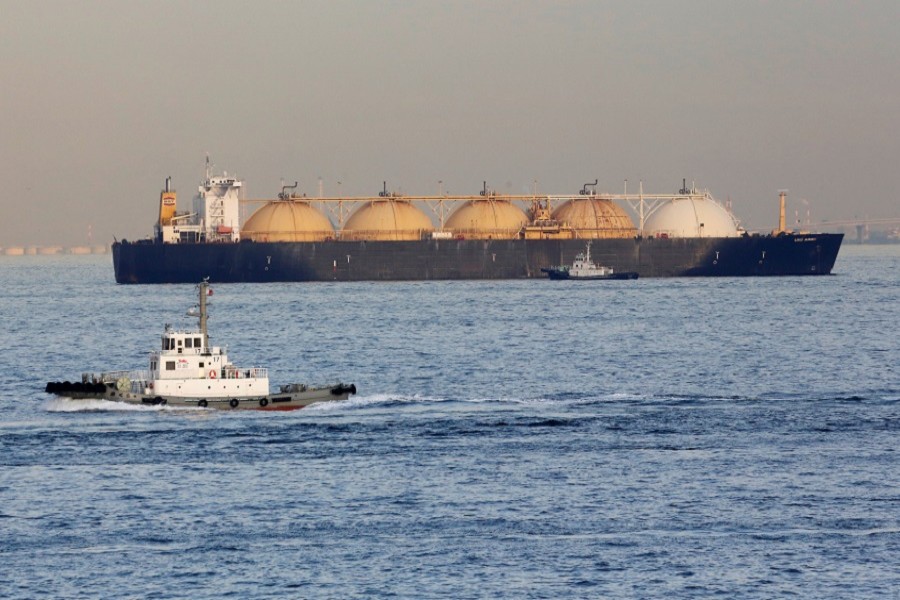 A LNG (Liquefied Natural Gas) tanker is anchored off a port in Yokohama, south of Tokyo December 5, 2012. Reuters/Files