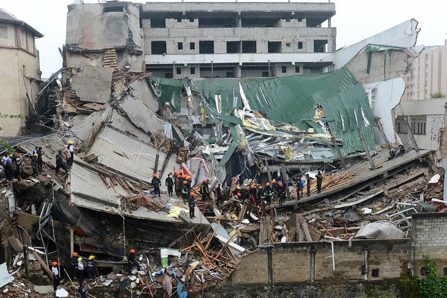 Sri Lankan building collapse claims 7 lives