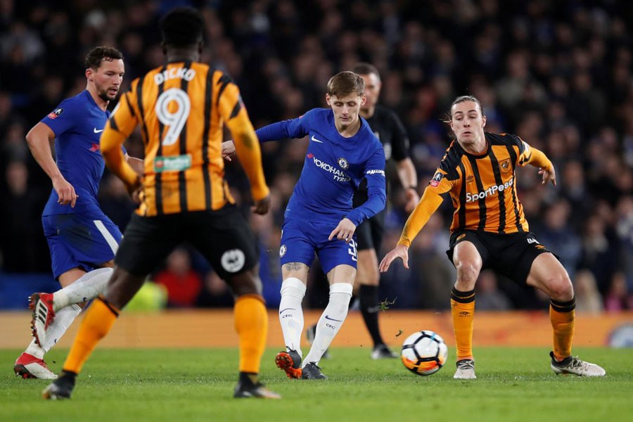 FA Cup Fifth Round - Chelsea vs Hull City - Stamford Bridge, London, Britain - February 16, 2018 Chelsea's Kyle Scott in action with Hull City's Jackson Irvine. (REUTERS)