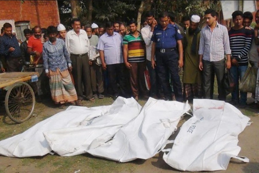 Four RMG workers die after falling off train roof in Naogaon