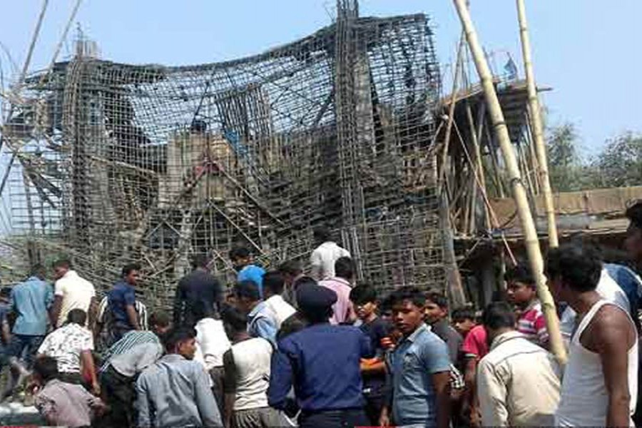 Roof collapse leaves three workers dead