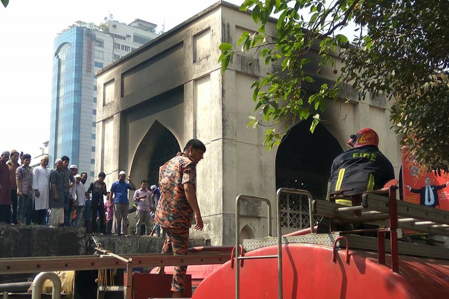 Fire at Baitul Mukarram Mosque