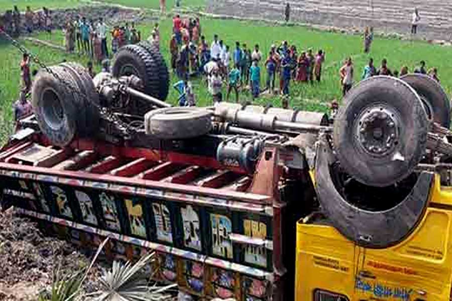 Two road accidents leave 11 dead in Gaibandha