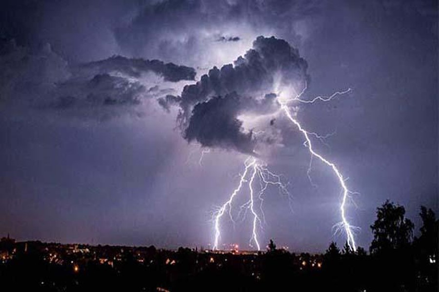 Five die after lightning sets gas pipeline on fire