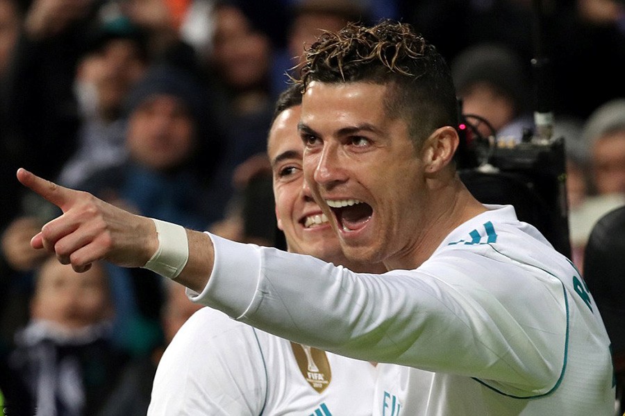 Ronaldo restores the Real lead just after half time after finishing one-on-one from a sliderule Karim Benzema pass - Reuters photo