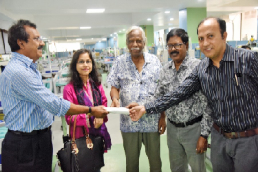 Zafrullah Chowdhury, chief of Gonoshasthaya Kendra, receiving a cheque for Tk 0.11 million from Serajul Islam Quadir, bureau chief of Reuters in Bangladesh, at a function in the city recently