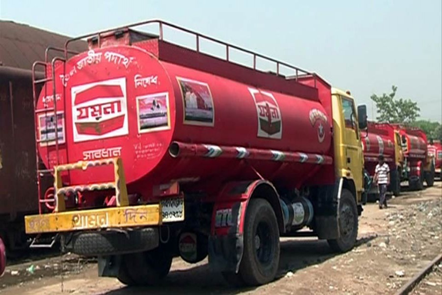 Oil tanker ends up in city