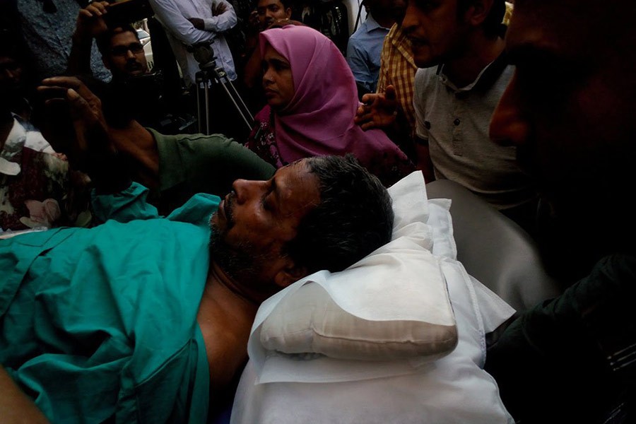 Plane crash victim Kabir loses right leg