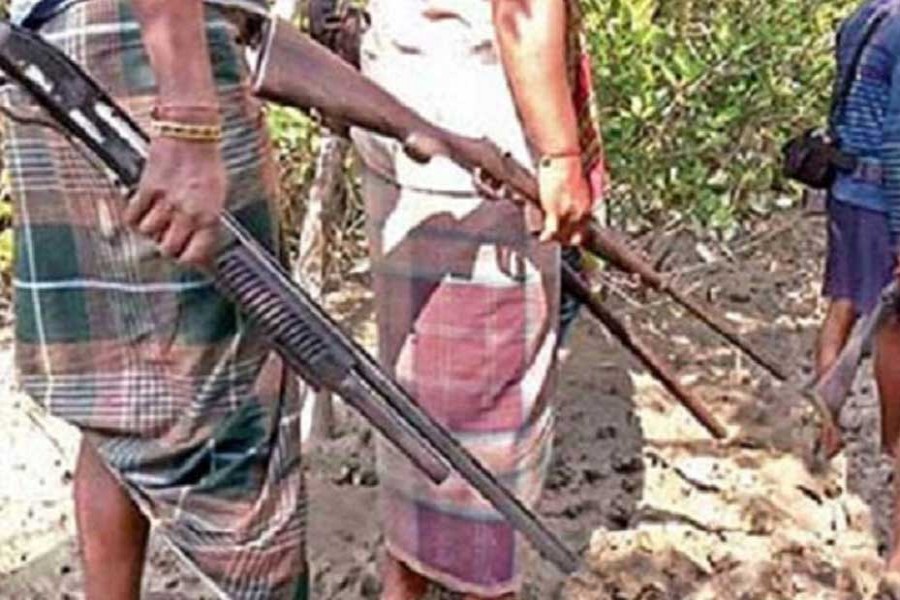 27 Sundarbans robbers surrender