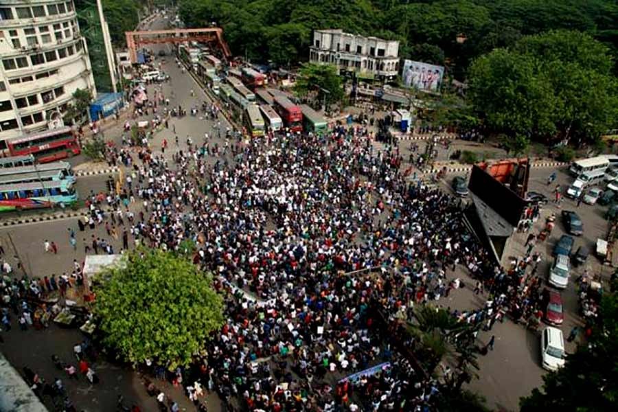 Police disperse anti-quota protesters from Shahbagh