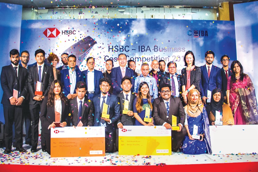 SMILING FACES: The winners of recently held HSBC-IBA Business Case Competition 2018 along with dignitaries at a hotel in Dhaka