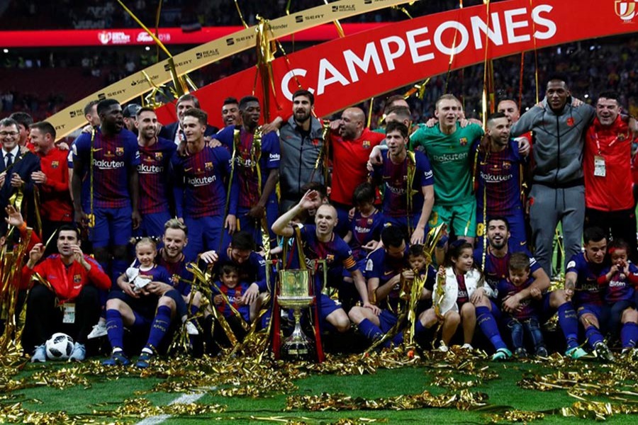 Barca bulldoze Sevilla to win Copa del Rey